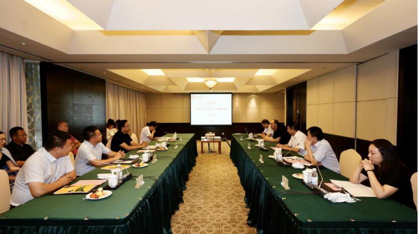 天府之国牵手塞外江南四川省Z6尊龙凯时集团与伊犁州人民政府举行签约仪式