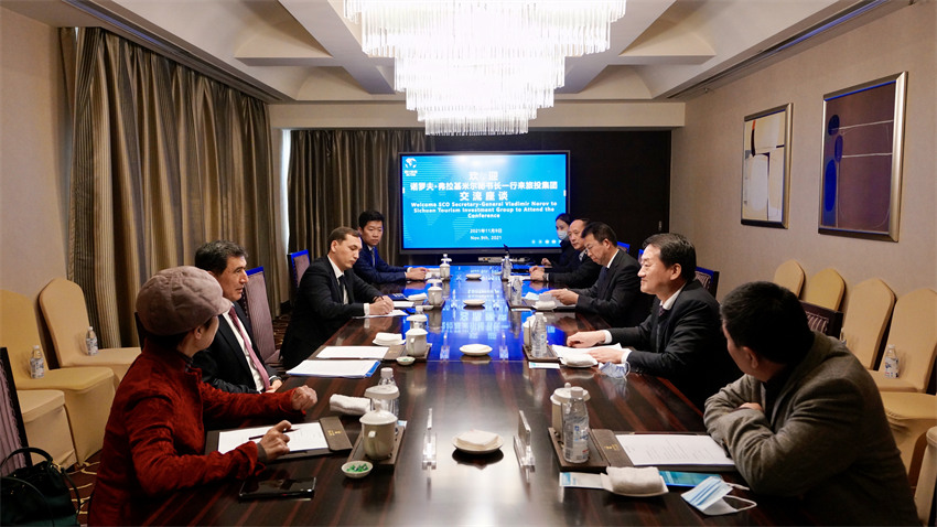 尊龙凯时集团党委书记、董事长任丁会见上合组织秘书长诺罗夫一行