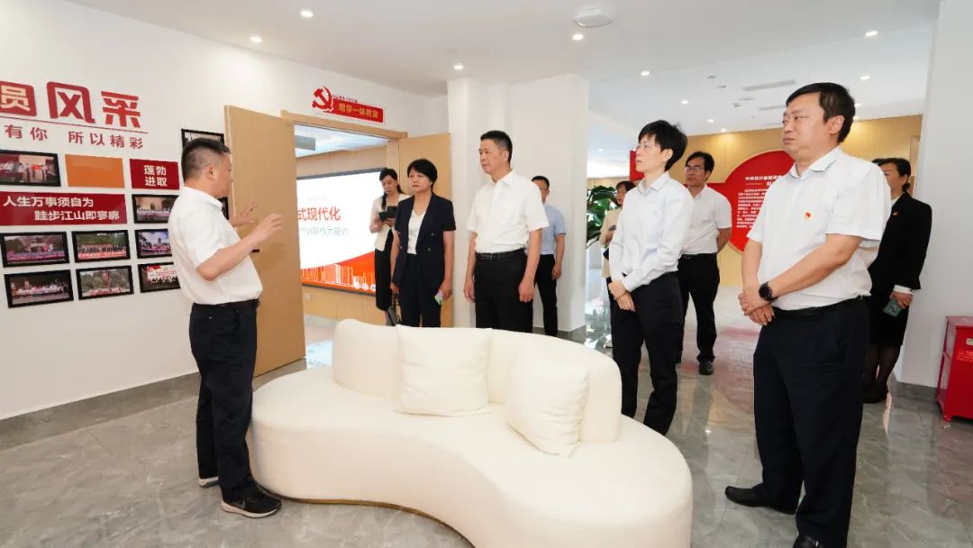 福建省人民政府国有资产监督管理委员会修兴高一行莅临尊龙凯时党？疾斓餮